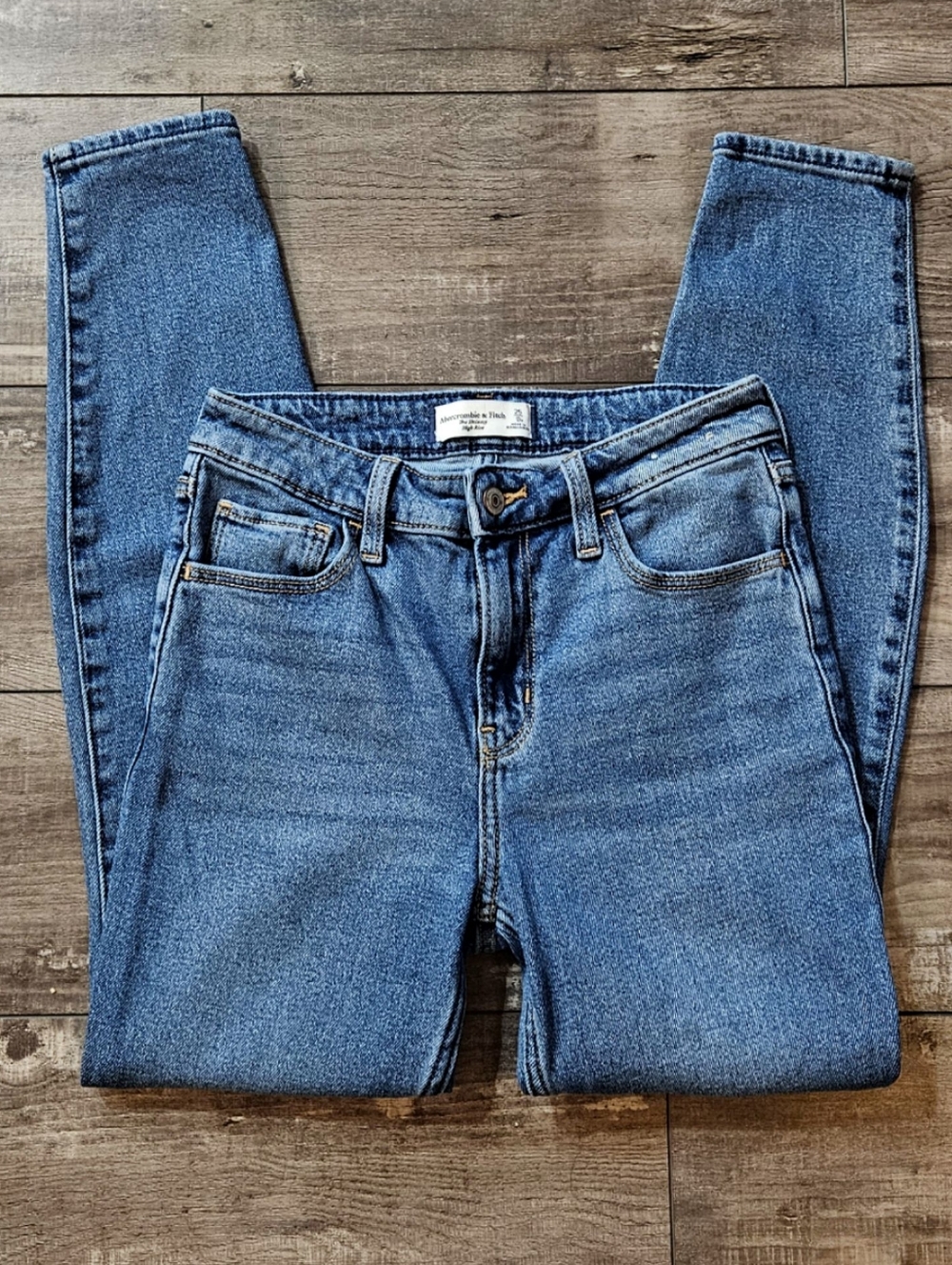 ABERCROMBIE High Rise Medium Wash Skinny Size 25 / 0R